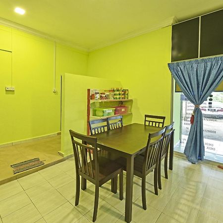 Oyo 90551 Zn Mix Homestay & Roomstay Kampung Raja Exterior foto